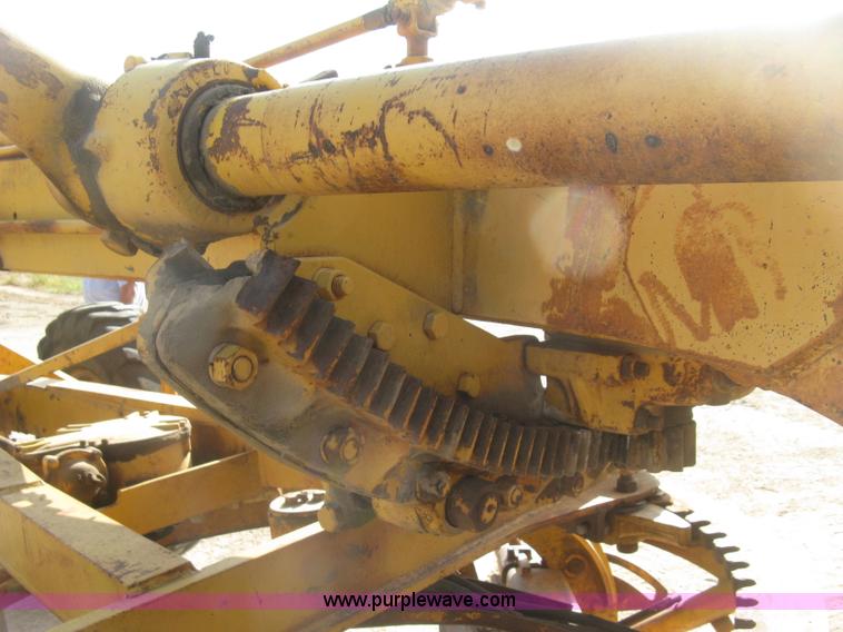 image for item E7915 1963 Caterpillar 12E rigid frame motor grader