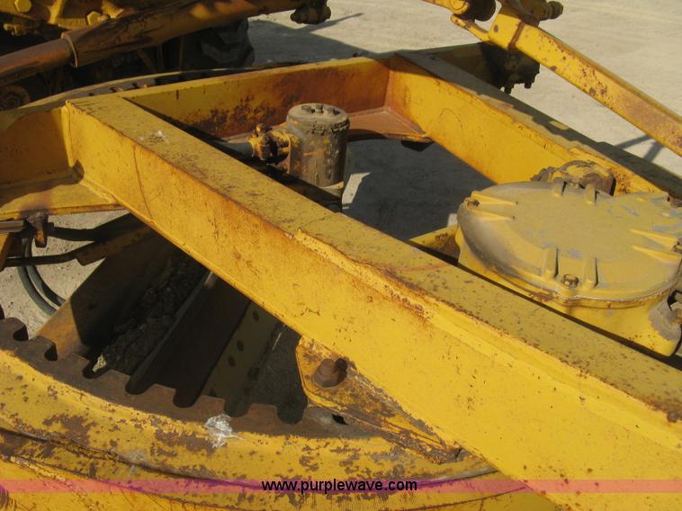 image for item E7915 1963 Caterpillar 12E rigid frame motor grader