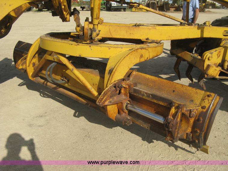 image for item E7915 1963 Caterpillar 12E rigid frame motor grader