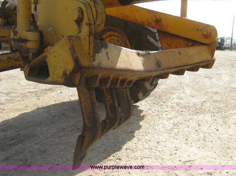 image for item E7915 1963 Caterpillar 12E rigid frame motor grader