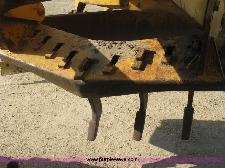 image for item E7915 1963 Caterpillar 12E rigid frame motor grader