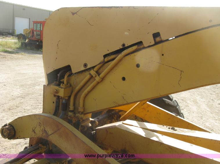 image for item E7915 1963 Caterpillar 12E rigid frame motor grader