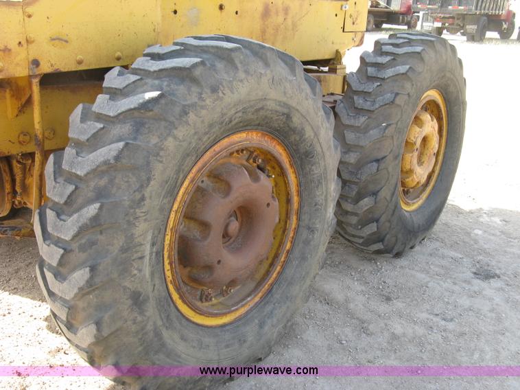 image for item E7915 1963 Caterpillar 12E rigid frame motor grader