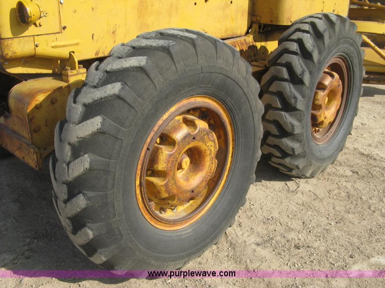 image for item E7915 1963 Caterpillar 12E rigid frame motor grader