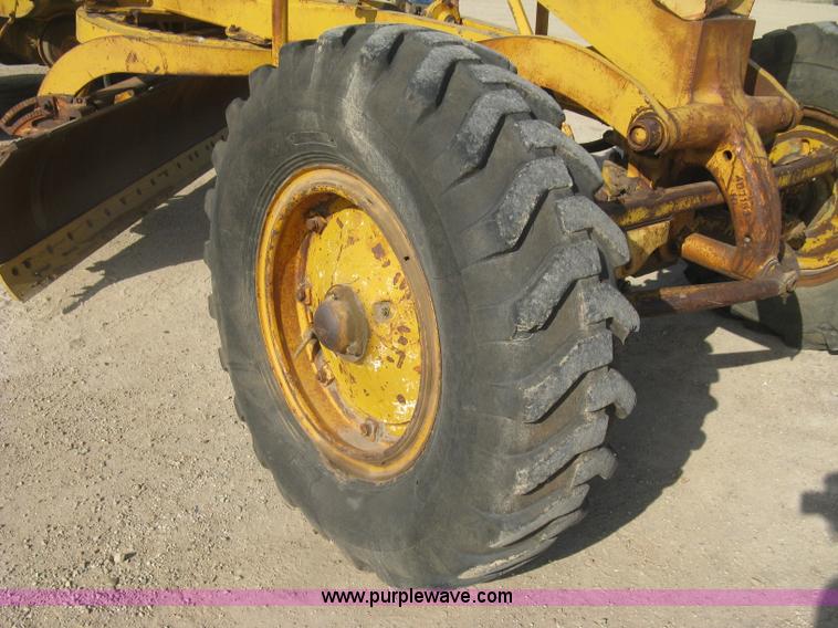 image for item E7915 1963 Caterpillar 12E rigid frame motor grader