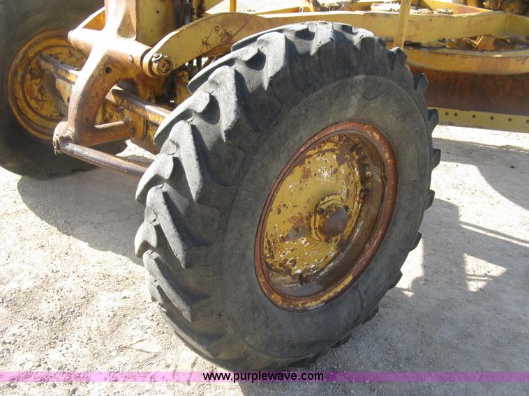 image for item E7915 1963 Caterpillar 12E rigid frame motor grader