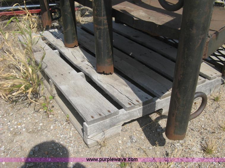 image for item E7961 Assorted automotive parts