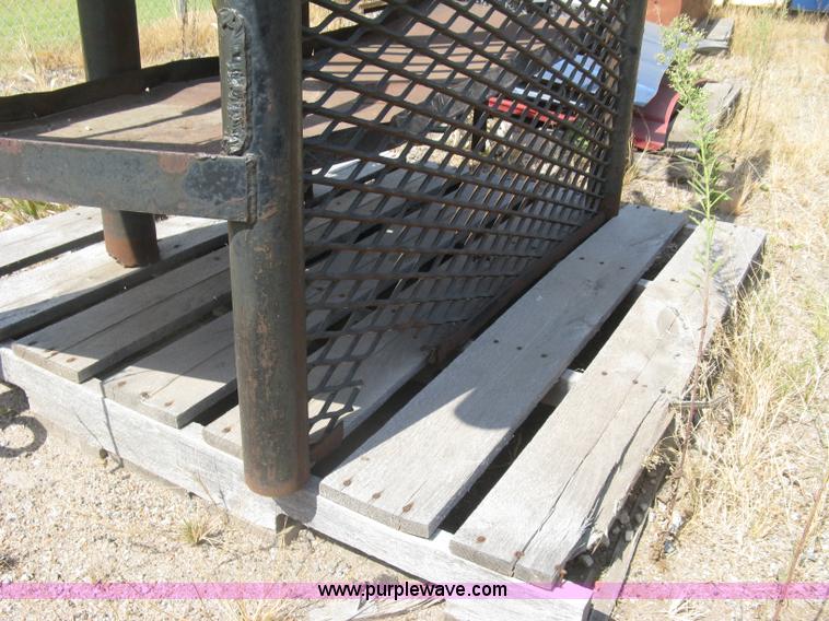 image for item E7961 Assorted automotive parts