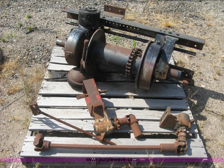 image for item E7961 Assorted automotive parts