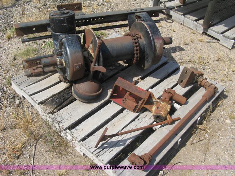 image for item E7961 Assorted automotive parts