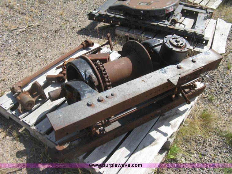 image for item E7961 Assorted automotive parts