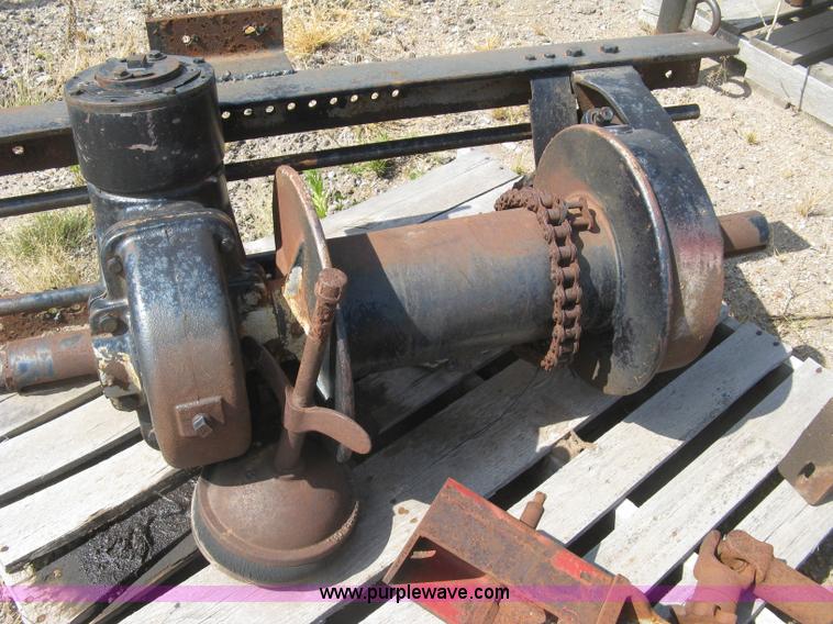 image for item E7961 Assorted automotive parts