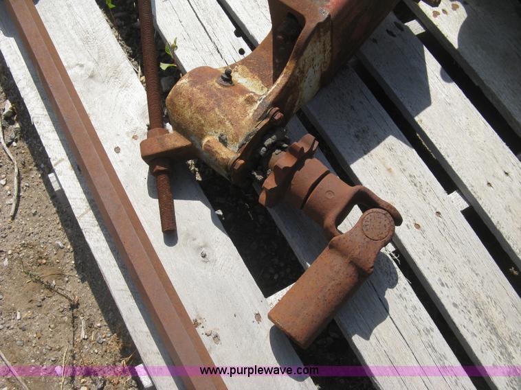 image for item E7961 Assorted automotive parts