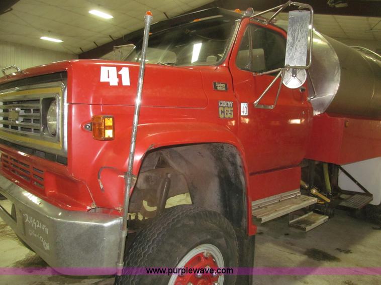 image for item F7211 1976 Chevrolet C65 Custom Deluxe water truck