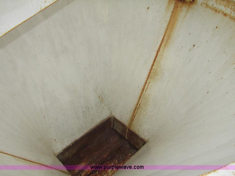 image for item G9944 Gar Bro 433G concrete bucket