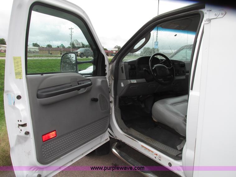 image for item G9974 2007 Ford F550 Super Duty XL utility truck