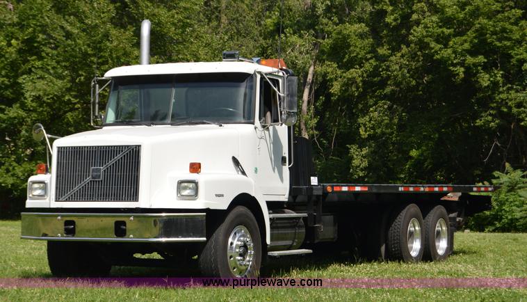 image for item H2873 1999 Volvo WG rollback truck