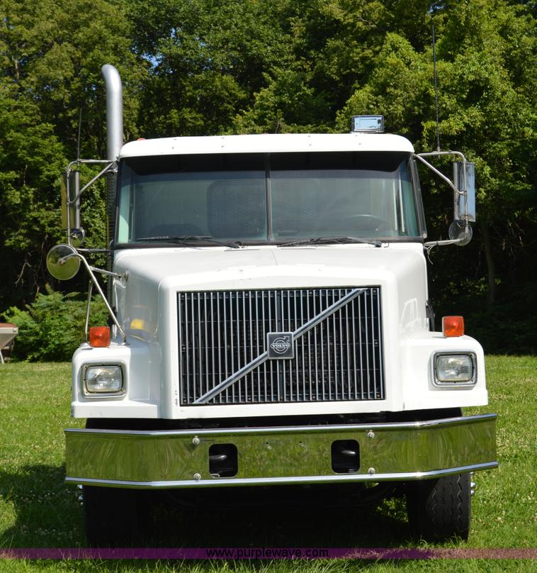 image for item H2873 1999 Volvo WG rollback truck