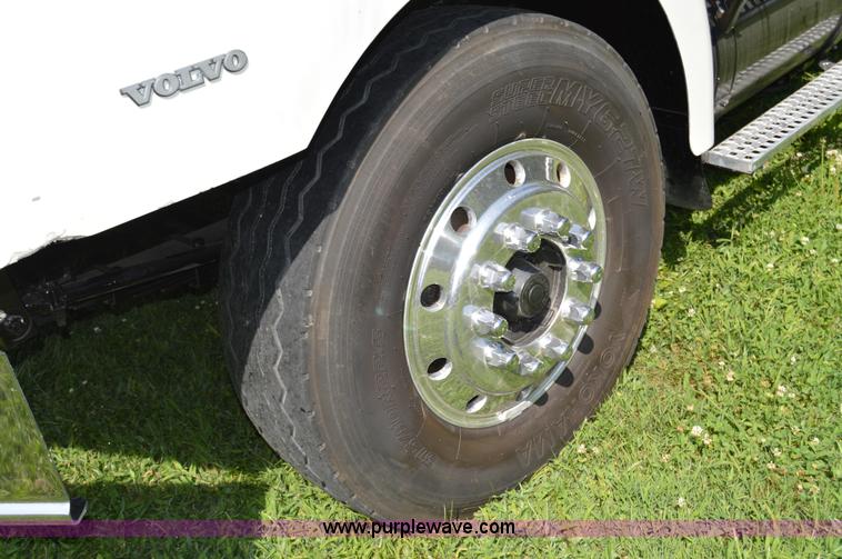 image for item H2873 1999 Volvo WG rollback truck