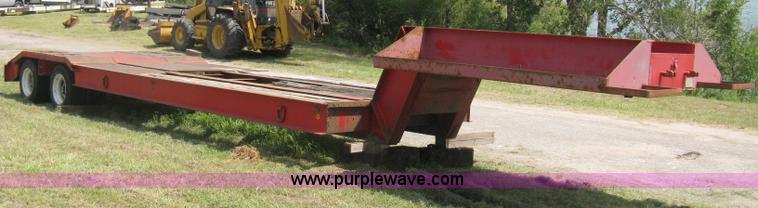 image for item H5271 1973 Fruehauf C25L-J2 low boy trailer