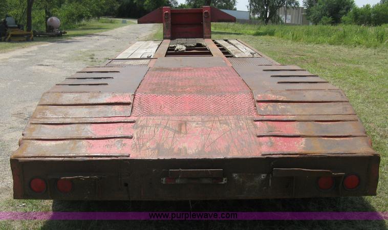 image for item H5271 1973 Fruehauf C25L-J2 low boy trailer