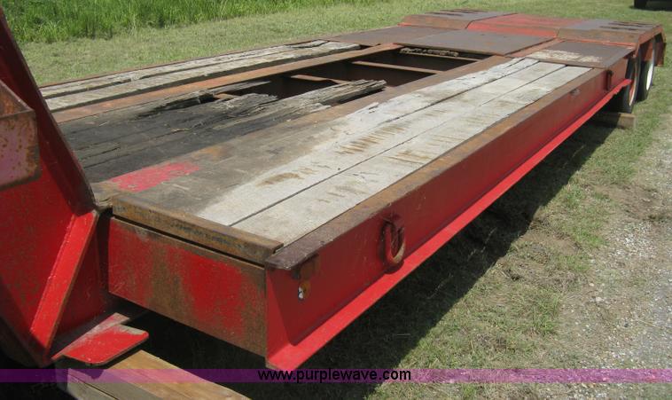 image for item H5271 1973 Fruehauf C25L-J2 low boy trailer