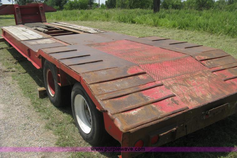 image for item H5271 1973 Fruehauf C25L-J2 low boy trailer