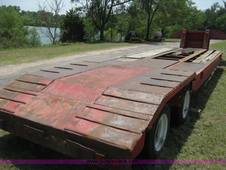 image for item H5271 1973 Fruehauf C25L-J2 low boy trailer