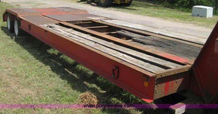 image for item H5271 1973 Fruehauf C25L-J2 low boy trailer