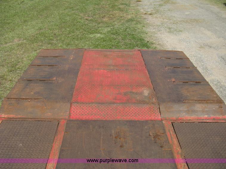 image for item H5271 1973 Fruehauf C25L-J2 low boy trailer