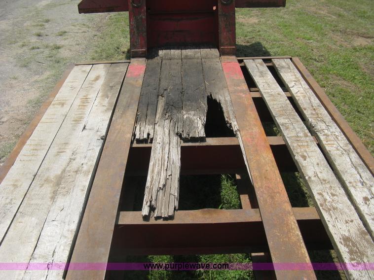 image for item H5271 1973 Fruehauf C25L-J2 low boy trailer