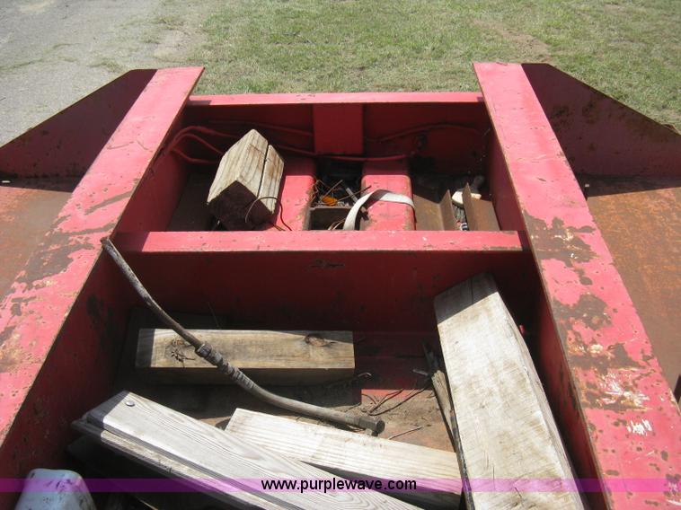 image for item H5271 1973 Fruehauf C25L-J2 low boy trailer