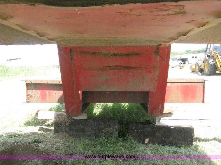 image for item H5271 1973 Fruehauf C25L-J2 low boy trailer