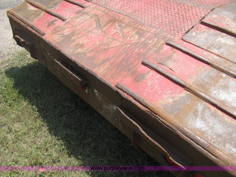 image for item H5271 1973 Fruehauf C25L-J2 low boy trailer