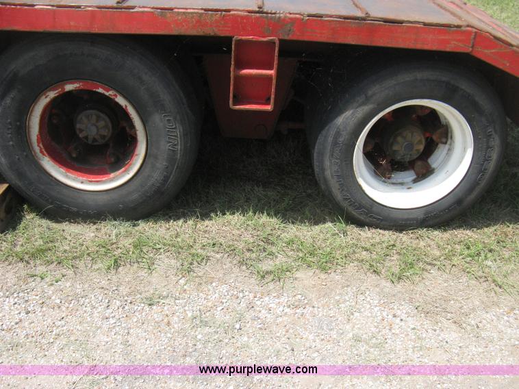 image for item H5271 1973 Fruehauf C25L-J2 low boy trailer