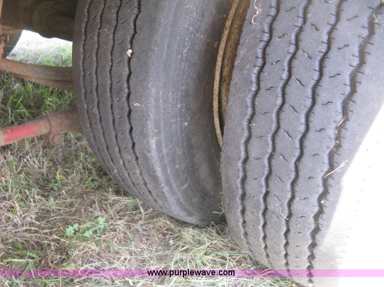 image for item H5271 1973 Fruehauf C25L-J2 low boy trailer