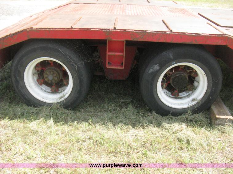 image for item H5271 1973 Fruehauf C25L-J2 low boy trailer