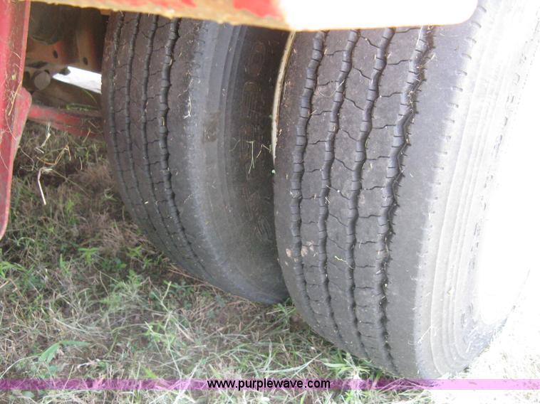 image for item H5271 1973 Fruehauf C25L-J2 low boy trailer