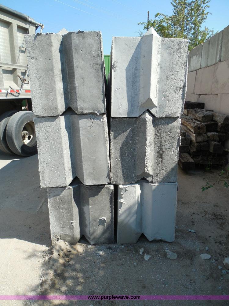 image for item I3289 (24) stacking concrete bunker blocks