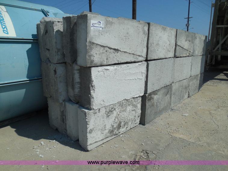 image for item I3290 (24) stacking concrete bunker blocks