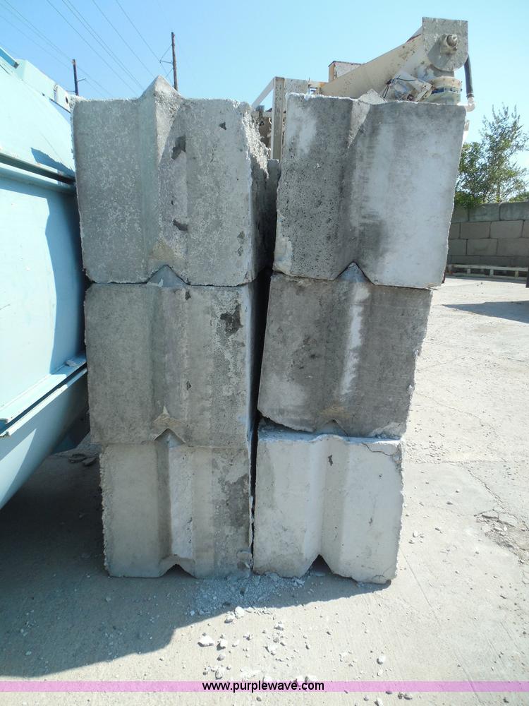 image for item I3290 (24) stacking concrete bunker blocks