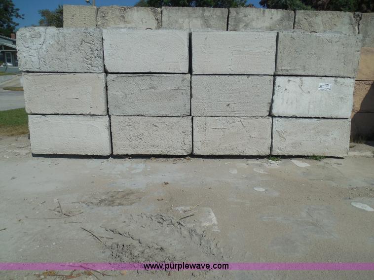 image for item I3291 (24) stacking concrete bunker blocks