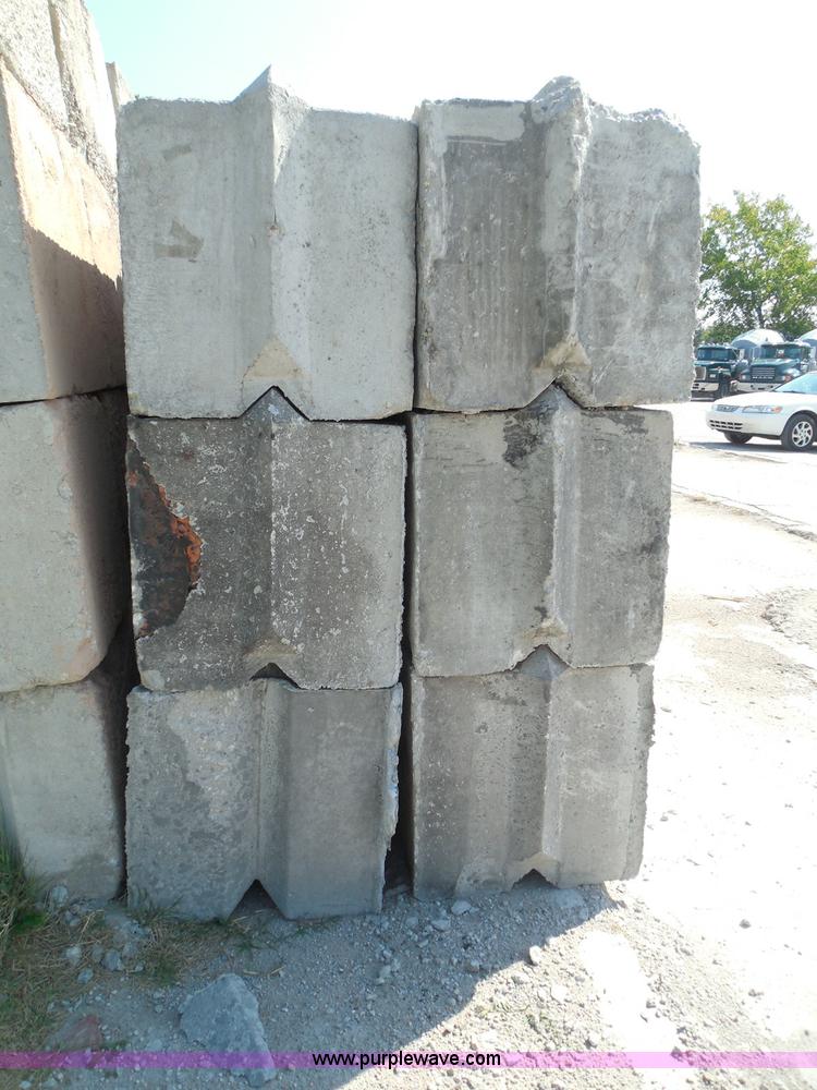 image for item I3291 (24) stacking concrete bunker blocks