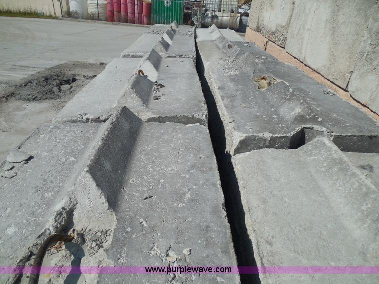 image for item I3291 (24) stacking concrete bunker blocks