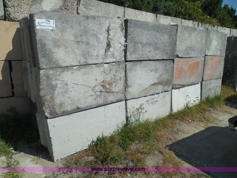 image for item I3293 (24) stacking concrete bunker blocks