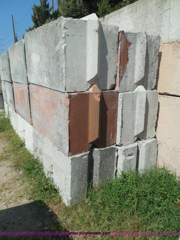 image for item I3293 (24) stacking concrete bunker blocks