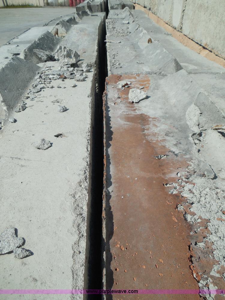 image for item I3293 (24) stacking concrete bunker blocks