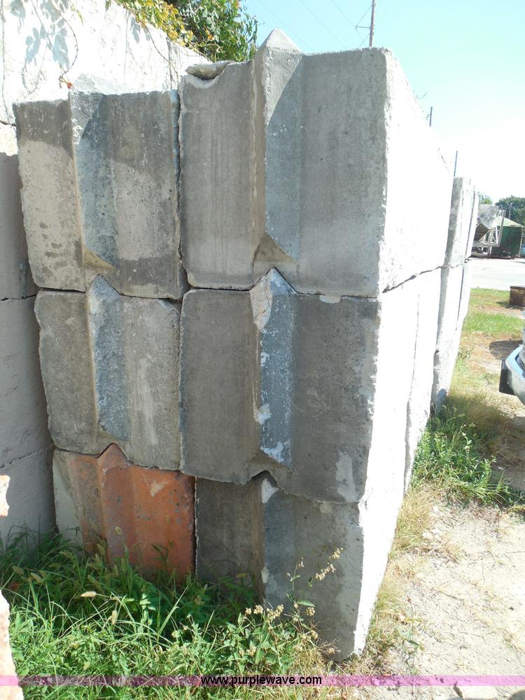 image for item I3294 (24) stacking concrete bunker blocks