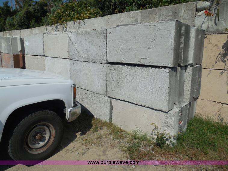 image for item I3294 (24) stacking concrete bunker blocks
