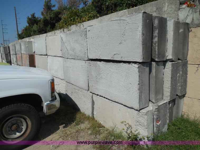 image for item I3294 (24) stacking concrete bunker blocks